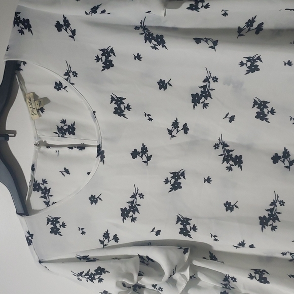 Top - Picture 7 of 10